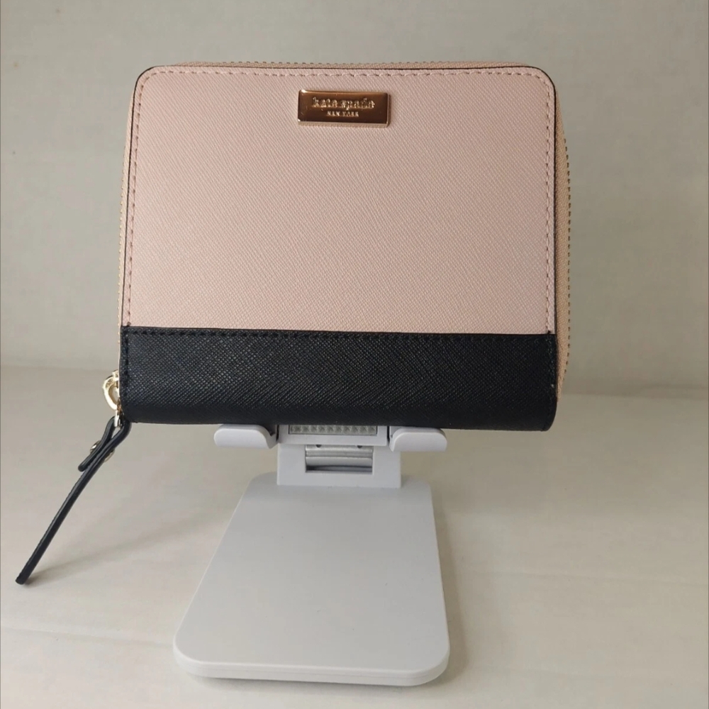 Kate Spade New York Bi-Fold Beige and Black Medium Women's Leather Zip Wallet